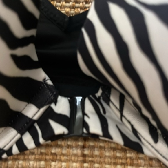 Victoria’s Secret Very Sexy Racerback Bra Size 36D - Picture 2 of 6